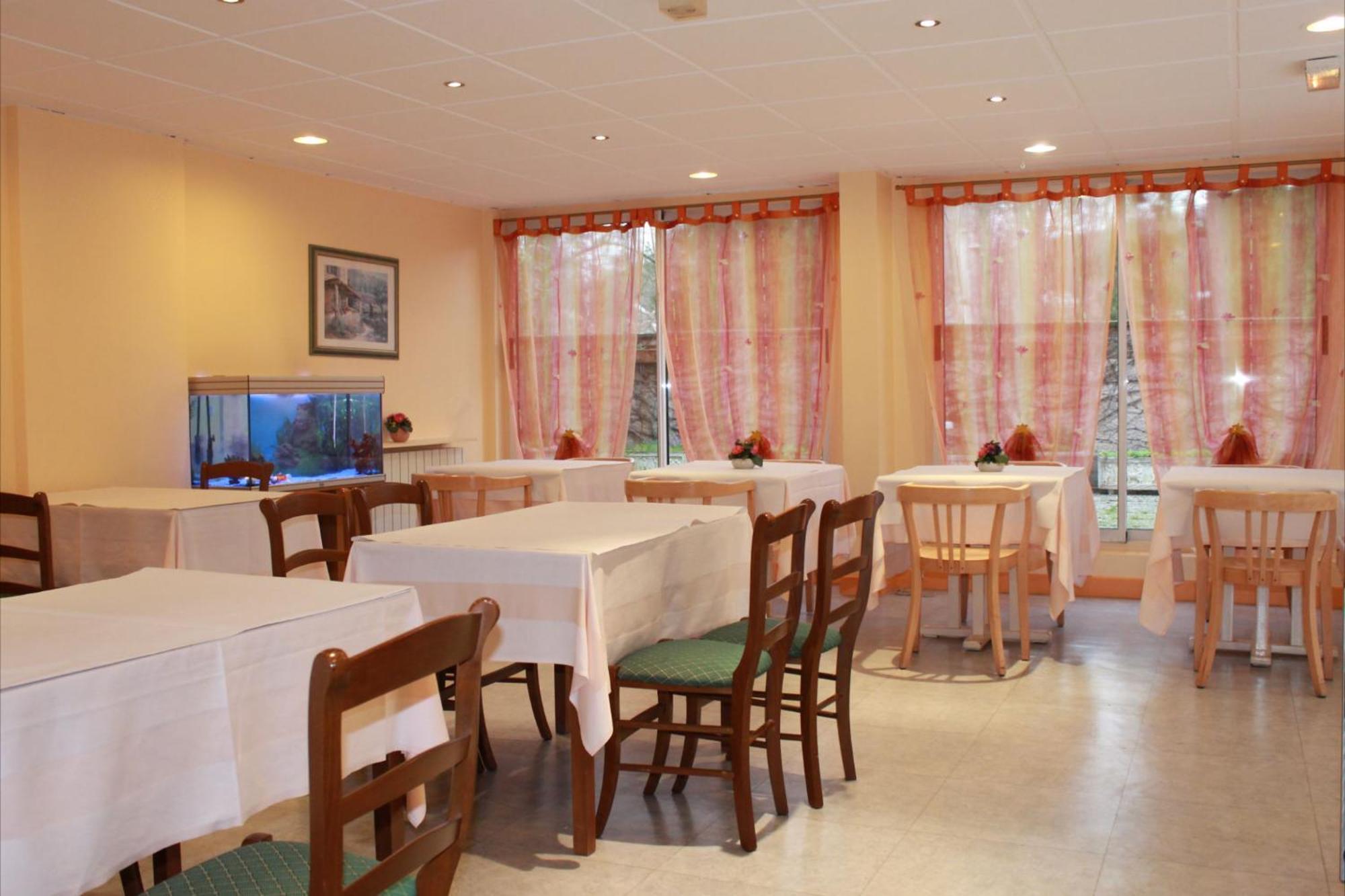 Hotel Le Village Gif-sur-Yvette Exterior foto